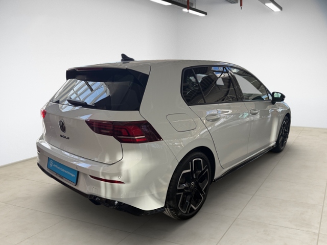 Golf VIII 1.5 eTSI DSG R-Line Kamera LED