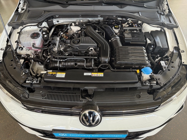 Golf VIII 1.5 eTSI DSG R-Line Kamera LED