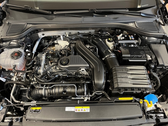 Golf VIII Variant 1.5 eTSI Life DSG LED Navi