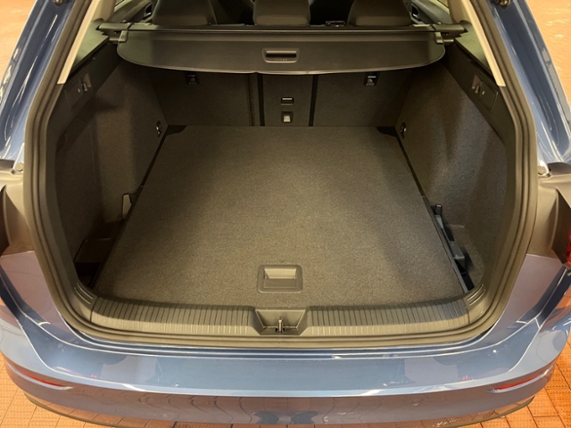 Golf VIII Variant 1.5 eTSI Life DSG LED Navi