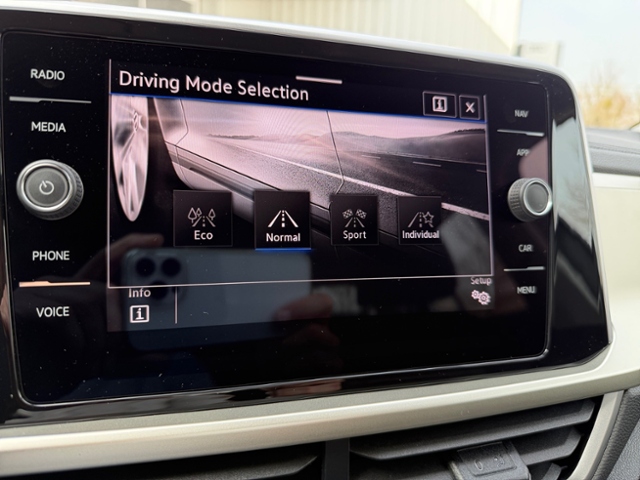 T-Roc 1.5 TSI Move Navi LED Parklenkass.