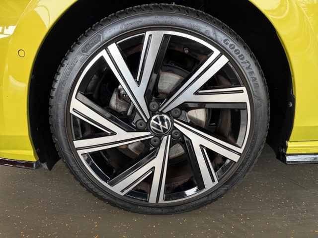 Golf VIII 1.5 eTSI DSG R-Line LED Kamera