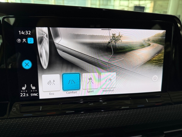 Golf VIII 1.5 eTSI DSG R-Line LED Kamera