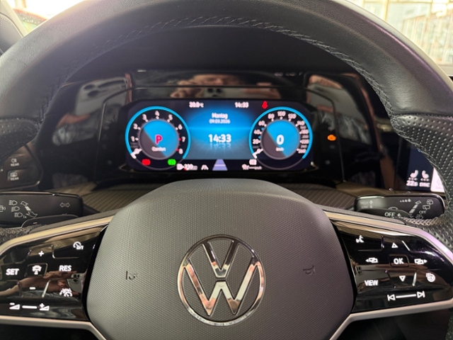 Golf VIII 1.5 eTSI DSG R-Line LED Kamera