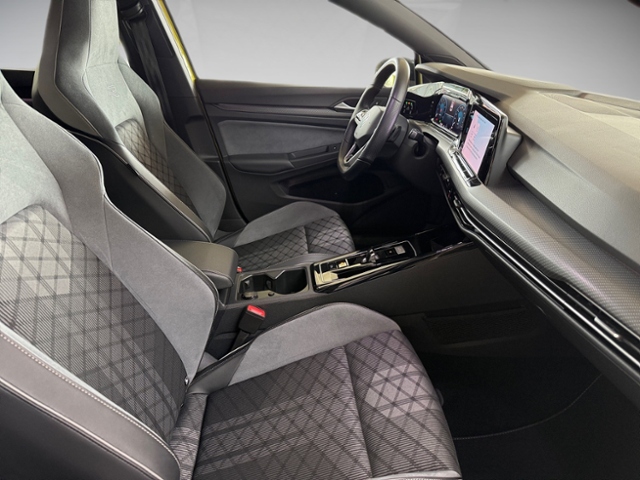 Golf VIII 1.5 eTSI DSG R-Line LED Kamera