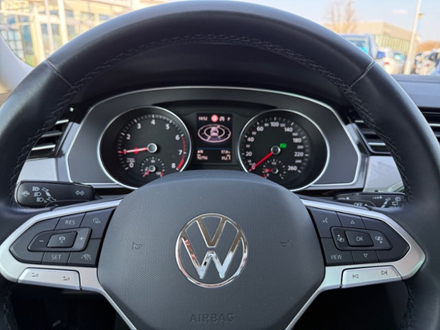 Passat Variant 1.5 TSI Business DSG AHK LED