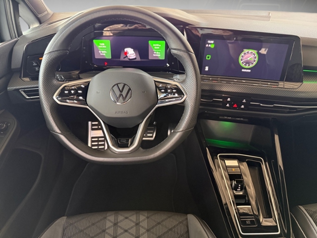 Golf VIII 1.5 eTSI DSG R-Line AHK Standh. Kam.
