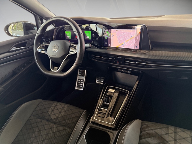 Golf VIII 1.5 eTSI DSG R-Line AHK Standh. Kam.