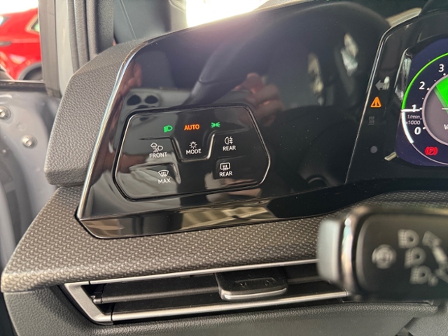 Golf VIII 1.5 eTSI DSG R-Line AHK Standh. Kam.