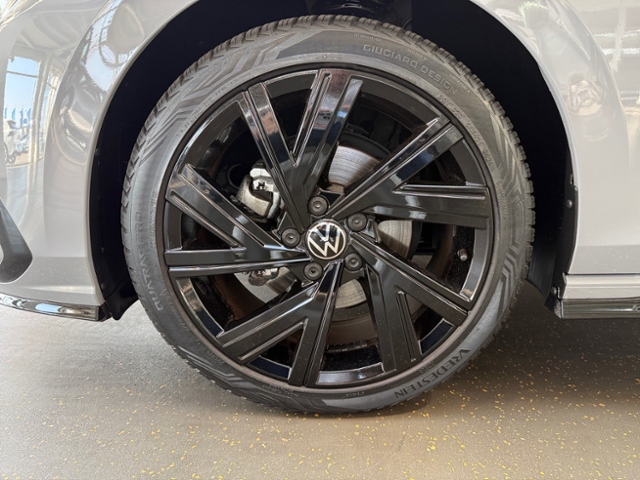 Golf VIII 1.5 eTSI DSG R-Line AHK Standh. Kam.