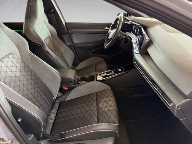 Golf VIII 1.5 eTSI DSG R-Line AHK Standh. Kam.