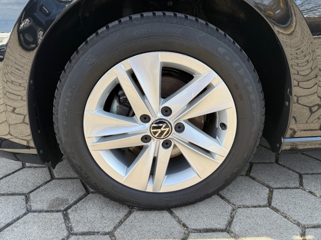 Golf VIII 2.0 TDI Life DSG LED AHK Navi