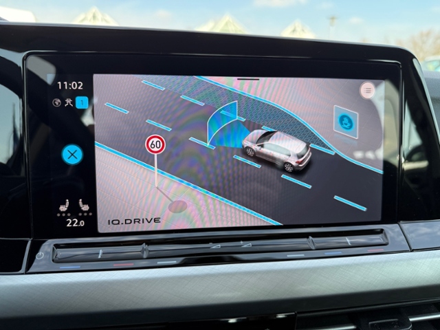 Golf VIII 2.0 TDI Life DSG LED AHK Navi