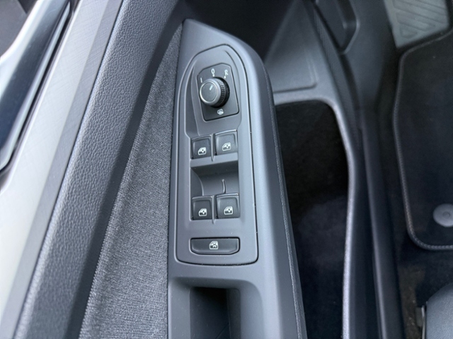 Golf VIII 2.0 TDI Life DSG LED AHK Navi