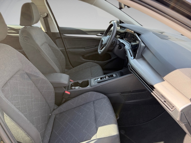 Golf VIII 2.0 TDI Life DSG LED AHK Navi