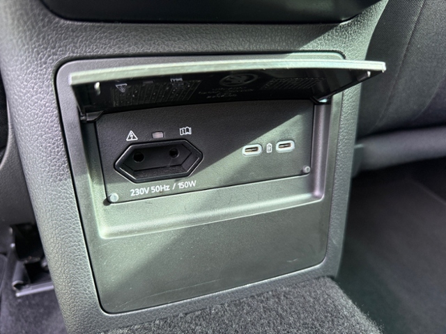 Superb Combi 1.5 TSI Ambition DSG LED Kamera