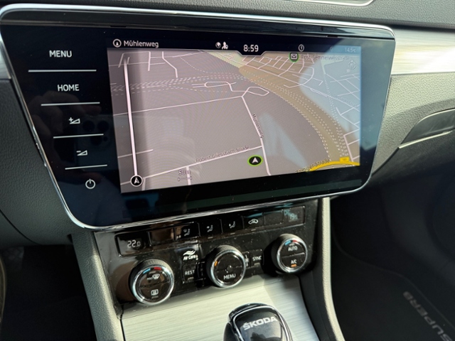 Superb Combi 1.5 TSI Ambition DSG LED Kamera