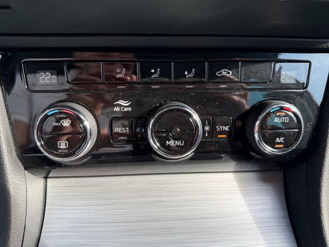 Superb Combi 1.5 TSI Ambition DSG LED Kamera