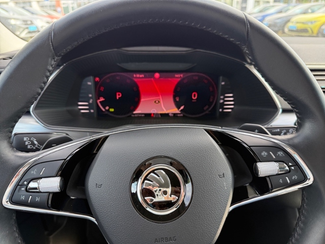 Superb Combi 1.5 TSI Ambition DSG LED Kamera