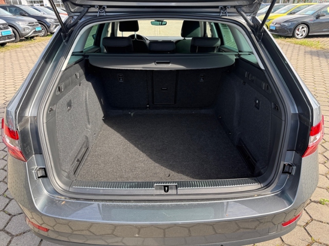 Superb Combi 1.5 TSI Ambition DSG LED Kamera