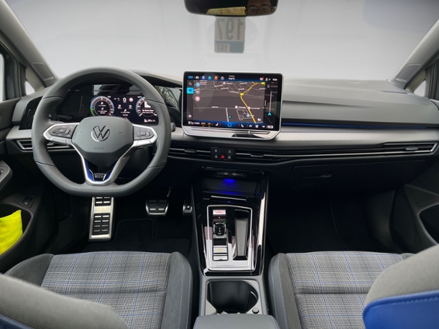 Golf VIII 1.5 TSI GTE DSG AHK Pano