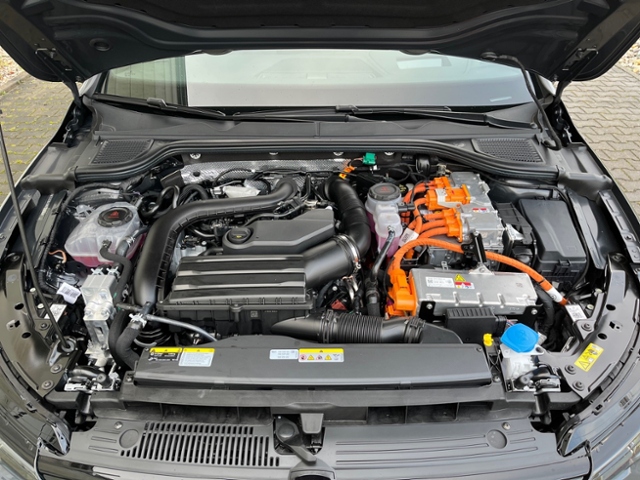 Golf VIII 1.5 TSI GTE DSG AHK Pano