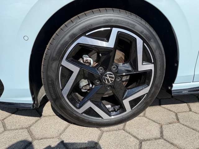 Golf VIII 1.5 eTSI R-Line DSG IQ-Light Kamera