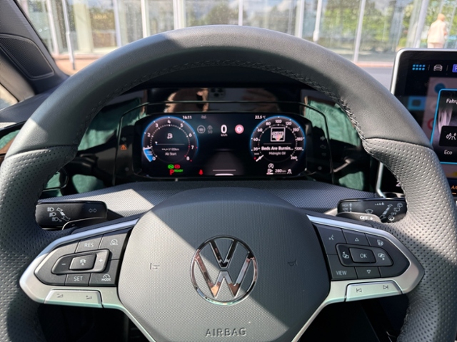 Golf VIII 1.5 eTSI R-Line DSG IQ-Light Kamera