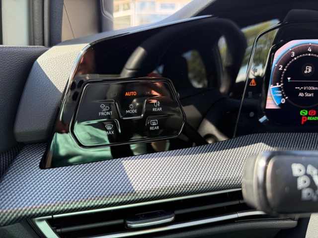 Golf VIII 1.5 eTSI R-Line DSG IQ-Light Kamera
