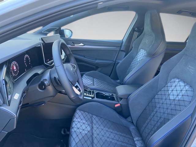 Golf VIII 1.5 eTSI DSG R-Line IQ-Light Pano