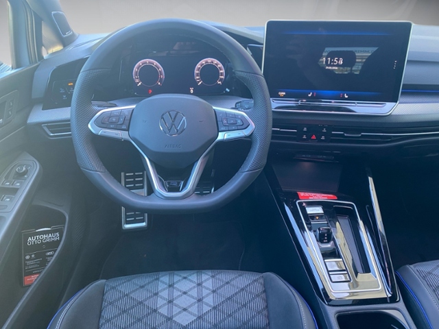 Golf VIII 1.5 eTSI DSG R-Line IQ-Light Pano