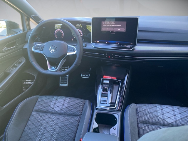 Golf VIII 1.5 eTSI DSG R-Line IQ-Light Pano