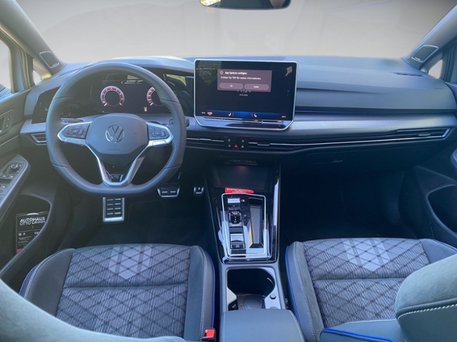 Golf VIII 1.5 eTSI DSG R-Line IQ-Light Pano