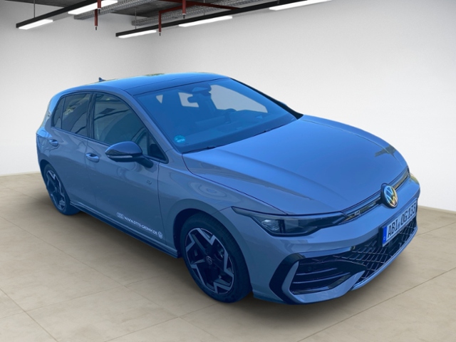 Golf VIII 1.5 eTSI DSG R-Line IQ-Light Pano