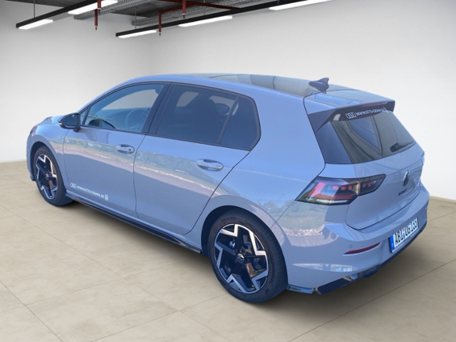 Golf VIII 1.5 eTSI DSG R-Line IQ-Light Pano