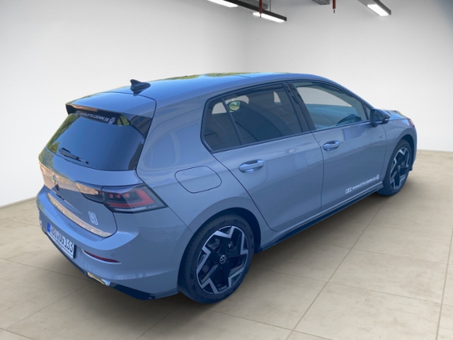 Golf VIII 1.5 eTSI DSG R-Line IQ-Light Pano