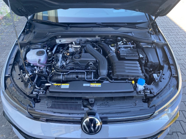 Golf VIII 1.5 eTSI DSG R-Line IQ-Light Pano