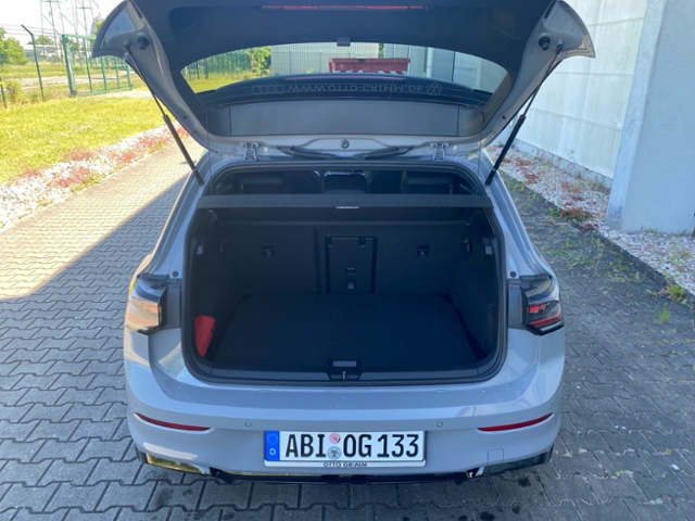 Golf VIII 1.5 eTSI DSG R-Line IQ-Light Pano