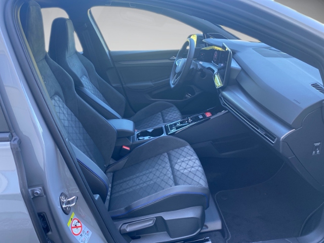 Golf VIII 1.5 eTSI DSG R-Line IQ-Light Pano
