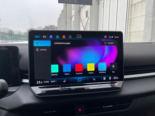 T-Roc 1.5 eTSI Style AHK IQ-Light Kamera