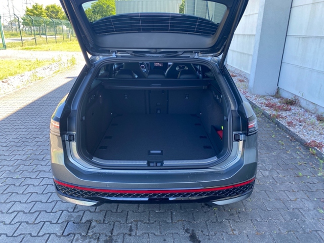 Passat Variant 2.0 TDI DSG 4M AHK R-Line
