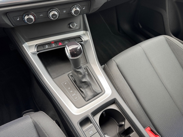 Q3 35 TFSI S tronic LED AHK SHZ KLIMA NAVI ALU