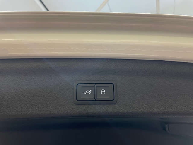 Q3 40 TFSI quattro S line KLIMA NAVI LEDER ALU