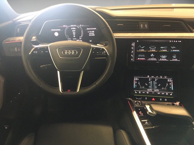 e-tron 55 quattro S line Matrix