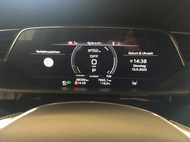 e-tron 55 quattro S line Matrix