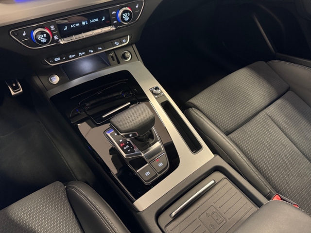 Q5 Sportback 40 TDI quattro S line  NAVI LEDER