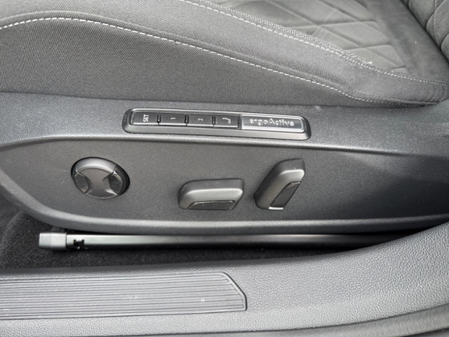 Golf VIII 2.0 TSI Style DSG KLIMA LED NAVI ALU
