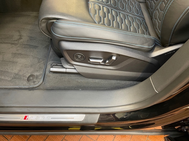 RSQ8 4.0 TFSI quattro Tiptronic LEDER