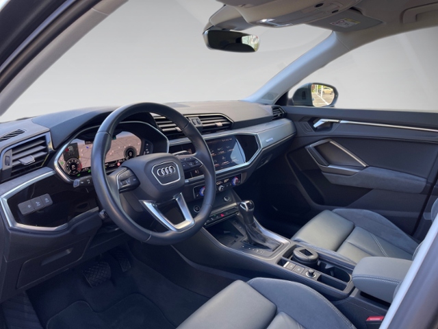 Q3 45 TFSI e S-line Matrix Business TopView