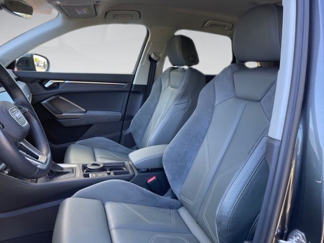 Q3 45 TFSI e S-line Matrix Business TopView